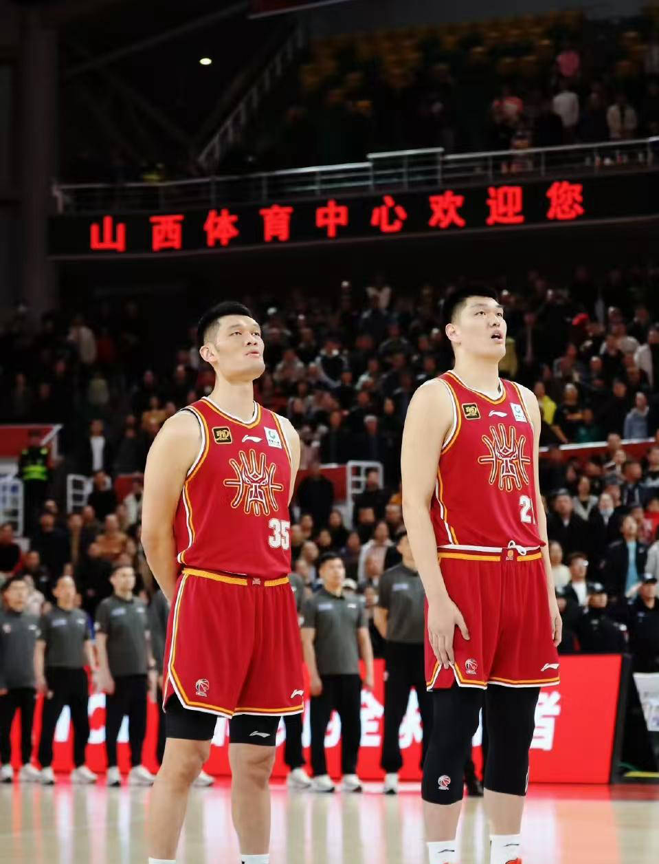 关于赛地聚焦——足总杯转会期热度飙升；休斯敦火箭队长鼓劲；赛场秩序良好；临场指挥获称赞的信息