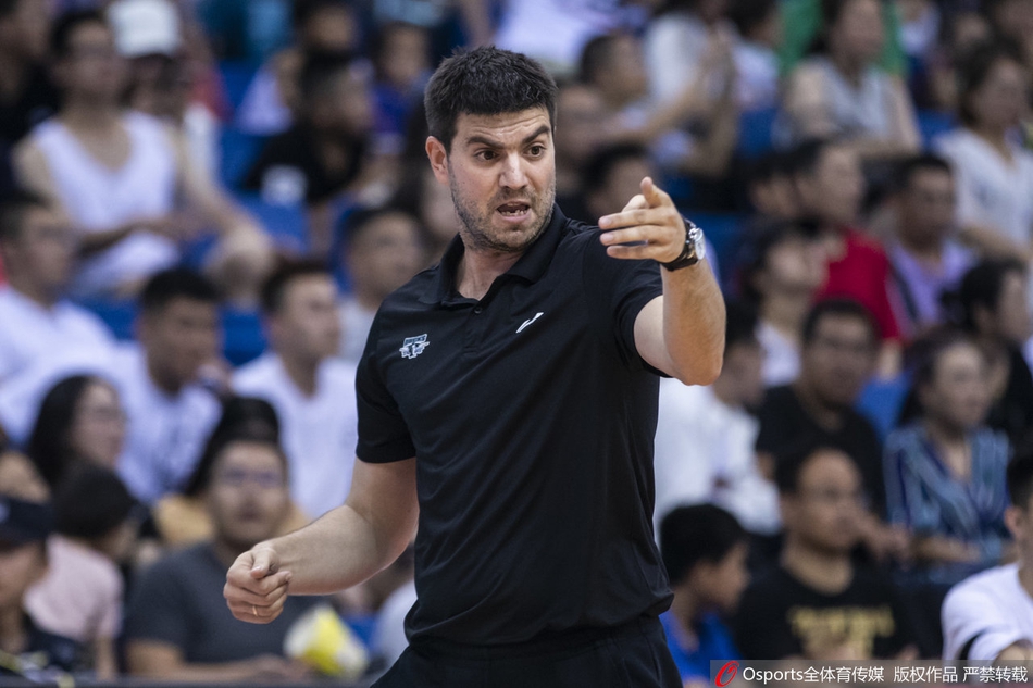 包含清晨体能课后，罗马主帅复盘备战欧篮联，媒体盛赞，医务组通报恢复的词条