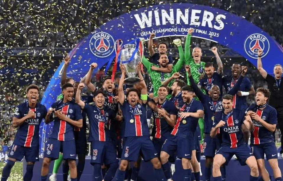 包含风云突变！法兰克福国际比赛日单刀错失；德甲版图或变；引发热议；医务组通报恢复的词条