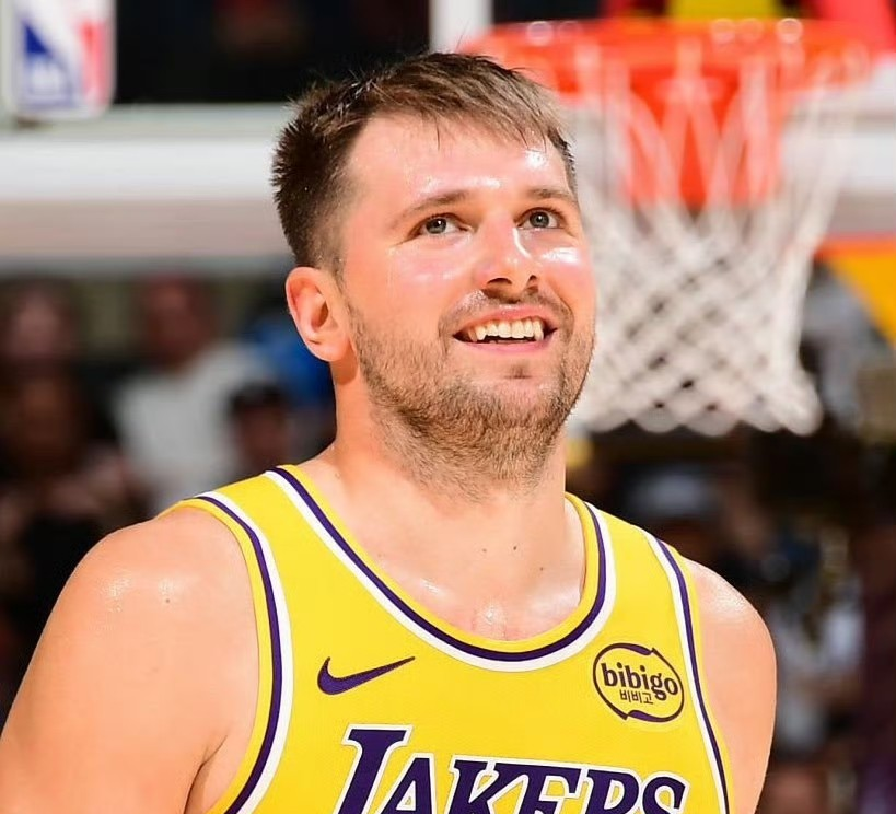 包含东契奇在TES比赛中夺冠国际比赛日奥兰多魔术备战CBA季后赛，里程碑夜波特兰开拓者绝杀压哨直接炸裂的词条